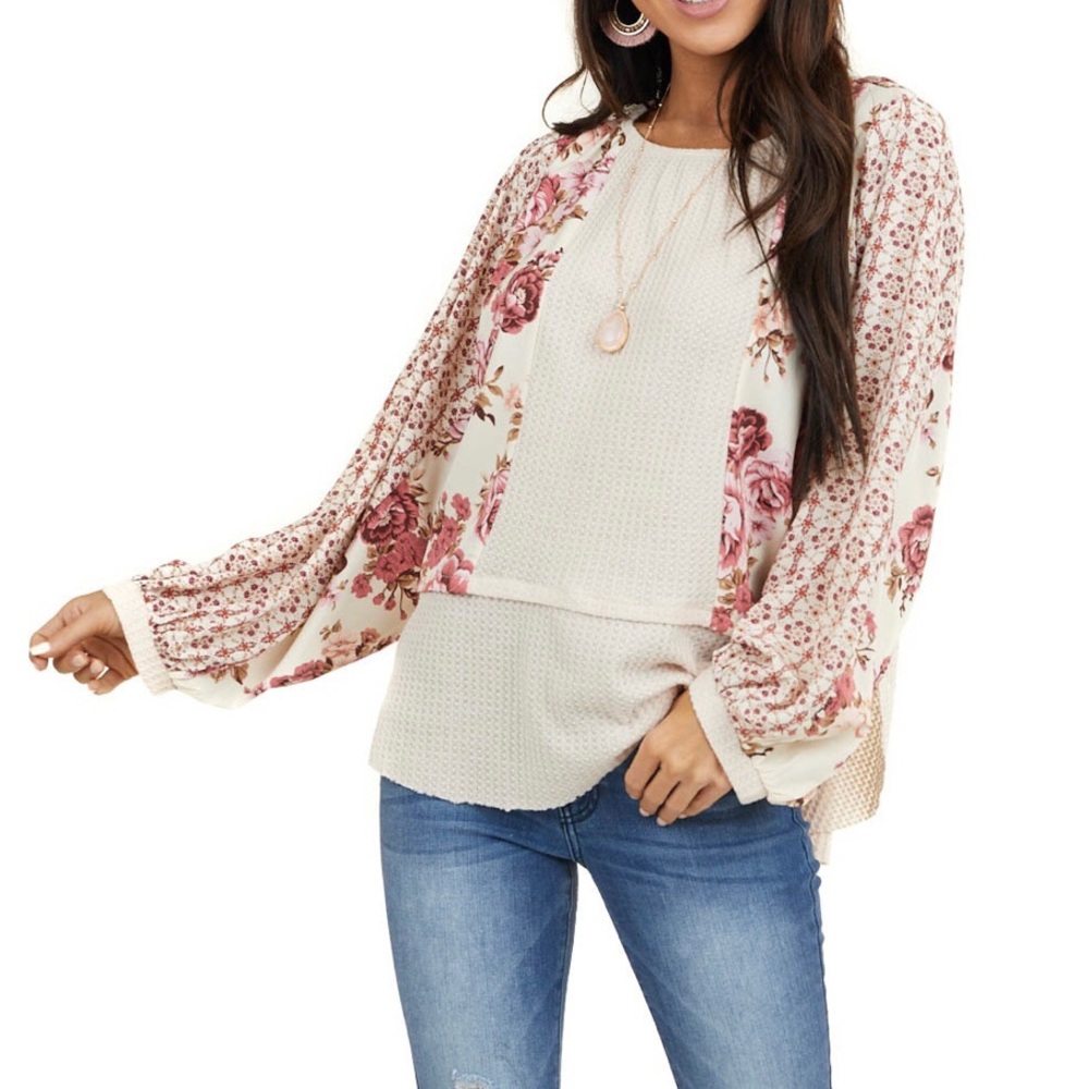 🌟3/$30🌟 NWOT Umgee Floral Knit Top